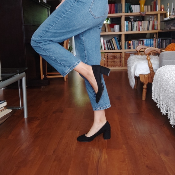 COPY - Black Block Heeled Pumps - Picture 4 of 4